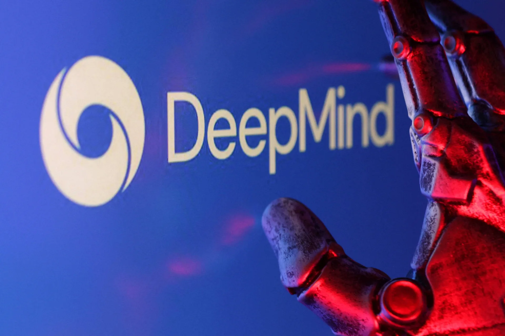 Cérebro robótico em tons de azul e roxo, simbolizando inteligência artificial da DeepMind e a proliferação de startups no setor.