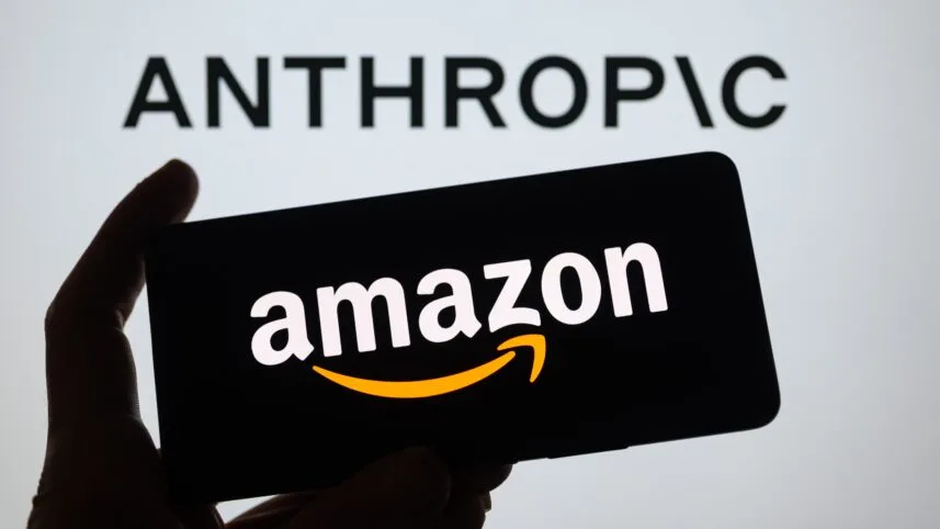 Logotipos da Amazon, AWS e Anthropic, simbolizando a parceria e as novas regras de uso da IA no setor de defesa.
