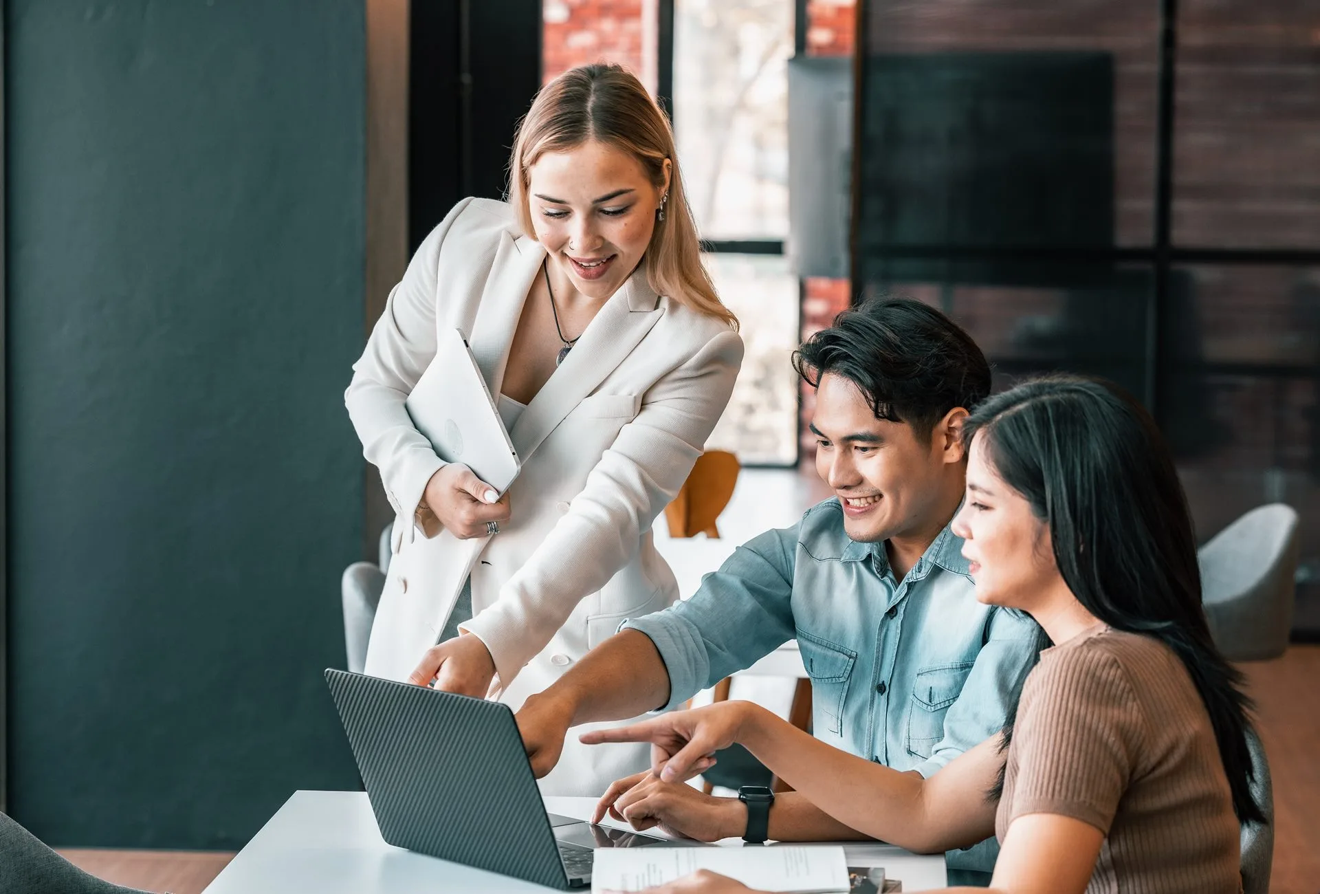 Assistentes de IA para Vendas: folk Assistants Chegam ao Mercado