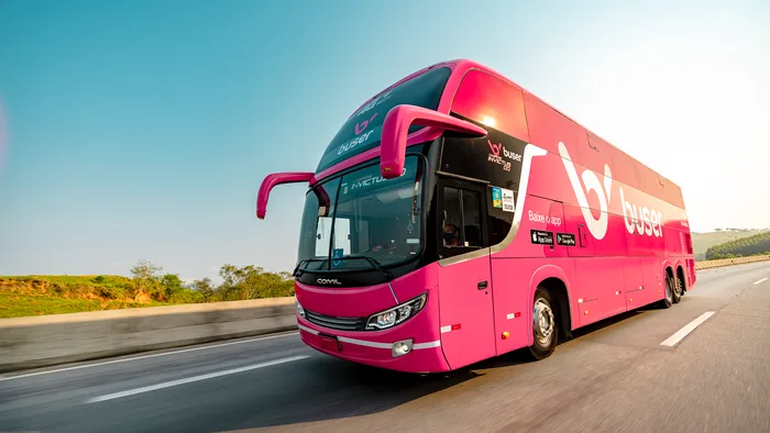 Interface do ChatGPT exibindo resultados de busca da Buser por passagens de São Paulo para Florianópolis.