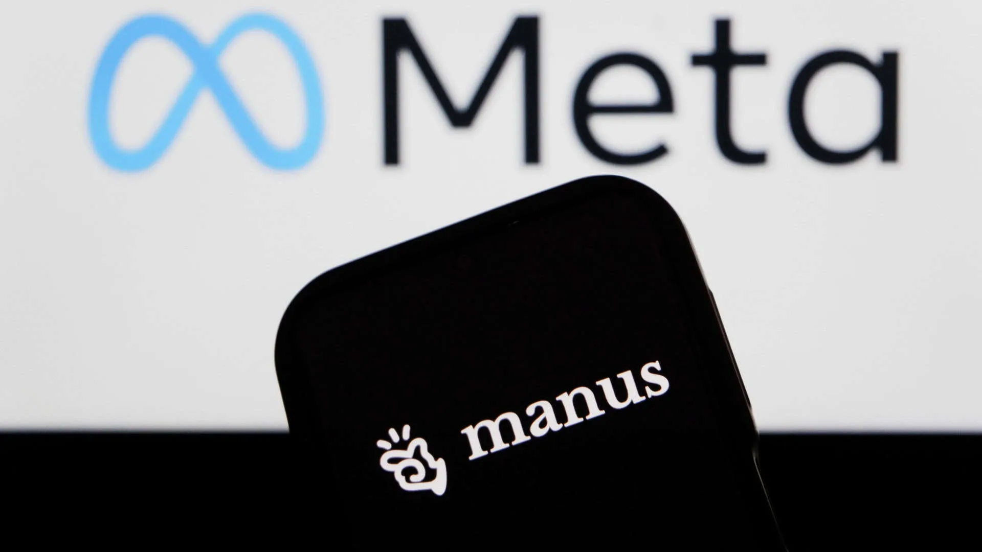 Capa do artigo exibindo logotipos da Meta e da bandeira da China, simbolizando o bloqueio da aquisição de uma startup de IA.