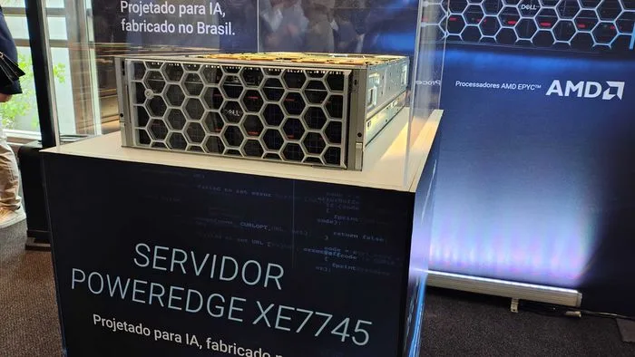 Servidor Dell PowerEdge XE7745 em destaque, exibindo seu design robusto para infraestrutura de inteligência artificial.