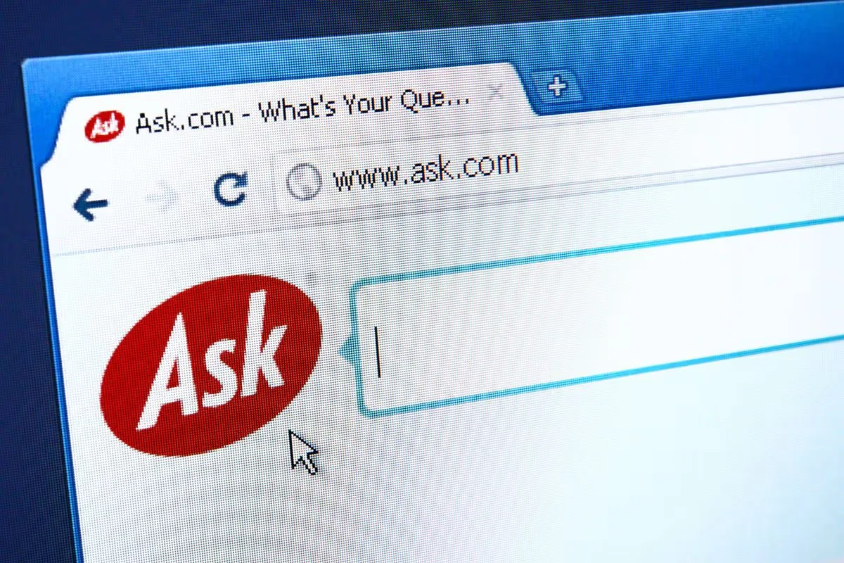 Logotipo do Ask.com com a mensagem 'Every great search must come to an end.', após 25 anos de atividades.