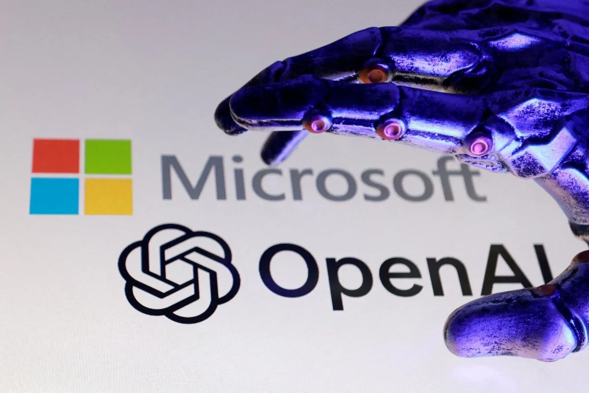 Logotipos da Microsoft e OpenAI, simbolizando o fim de uma parceria de exclusividade e o futuro da inteligência artificial.