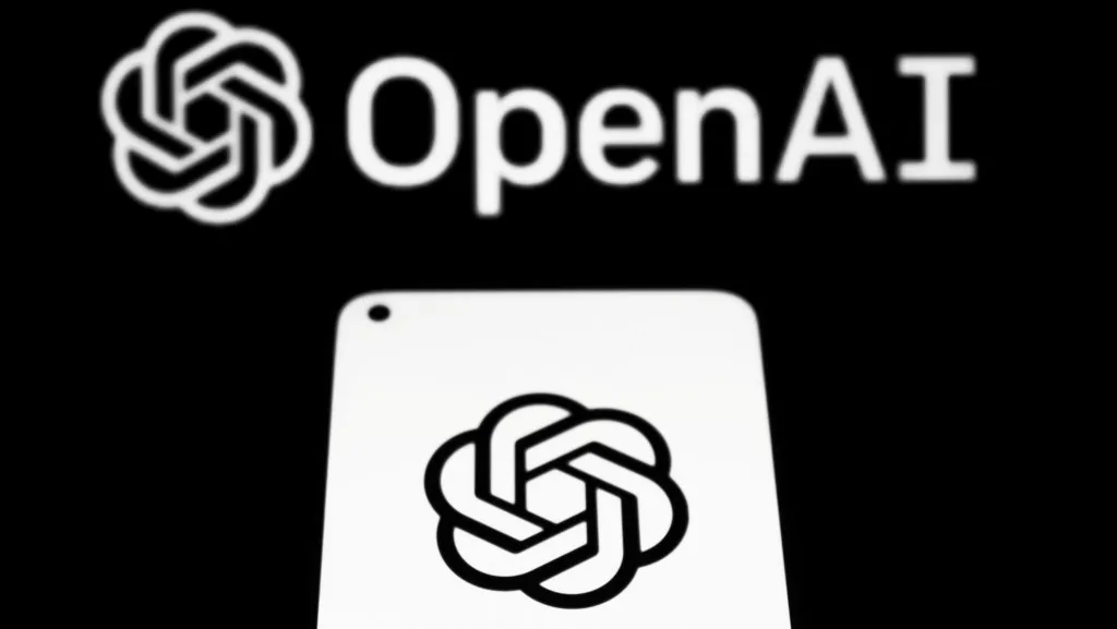 Logotipo da OpenAI em tela de smartphone, simbolizando a presença da empresa no setor de inteligência artificial.