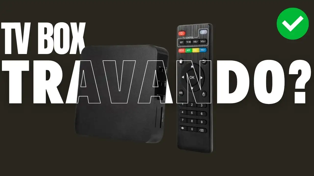 Close-up de uma TV Box da Xiaomi Mi na cor preta com o controle remoto em cima de uma superfície branca, simbolizando a solução para travamentos.