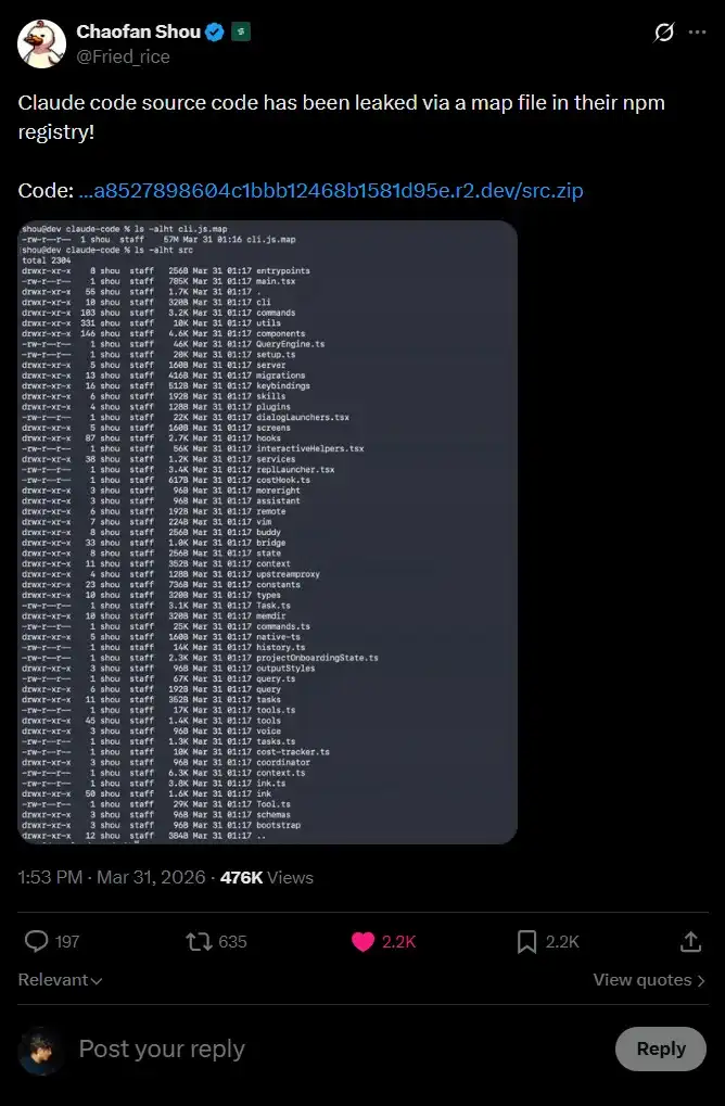 Capa do artigo sobre o vazamento do Claude Code da Anthropic, mostrando um código-fonte em destaque com elementos de inteligência artificial.